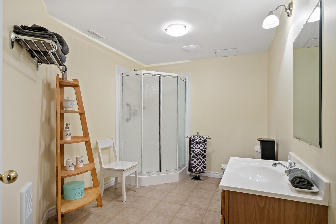 Bathroom - 535 Rue Émond, Mont-Tremblant, QC - Indoor Photo Showing Bathroom