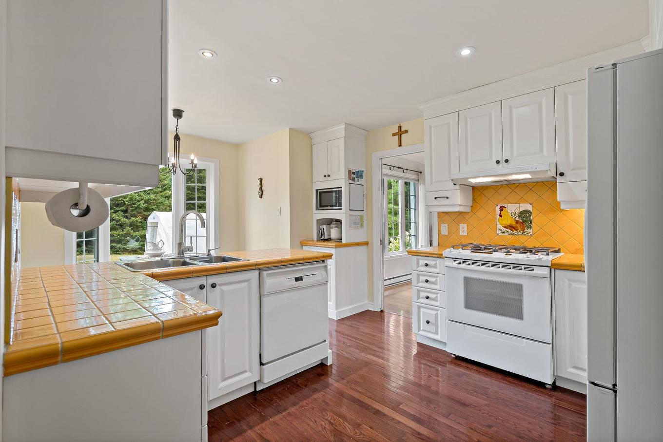 Kitchen - 535 Rue Émond, Mont-Tremblant, QC - Indoor Photo Showing Kitchen With Double Sink