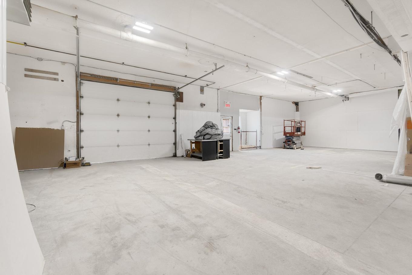 Interior - A-70 - 72 Rue Principale, Saint-François-Xavier-De-Brompton, QC - Indoor Photo Showing Garage
