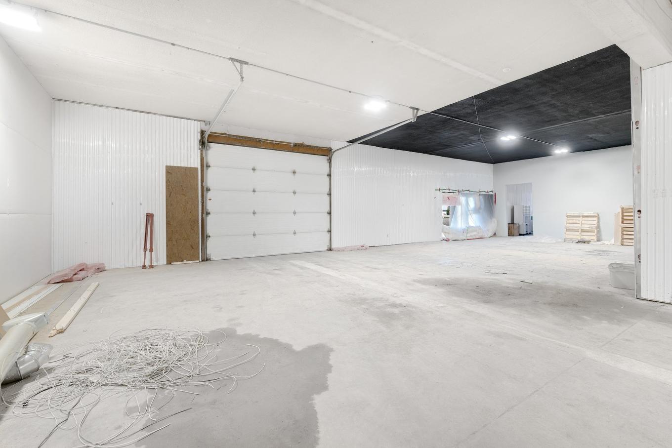 Interior - A-70 - 72 Rue Principale, Saint-François-Xavier-De-Brompton, QC - Indoor Photo Showing Garage