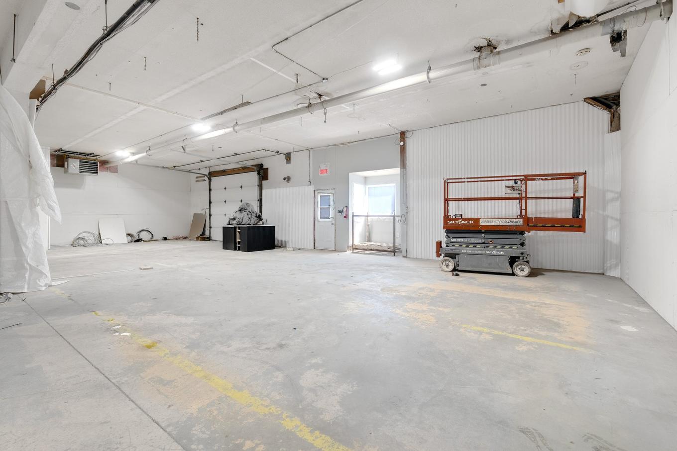 Interior - A-70 - 72 Rue Principale, Saint-François-Xavier-De-Brompton, QC - Indoor Photo Showing Garage