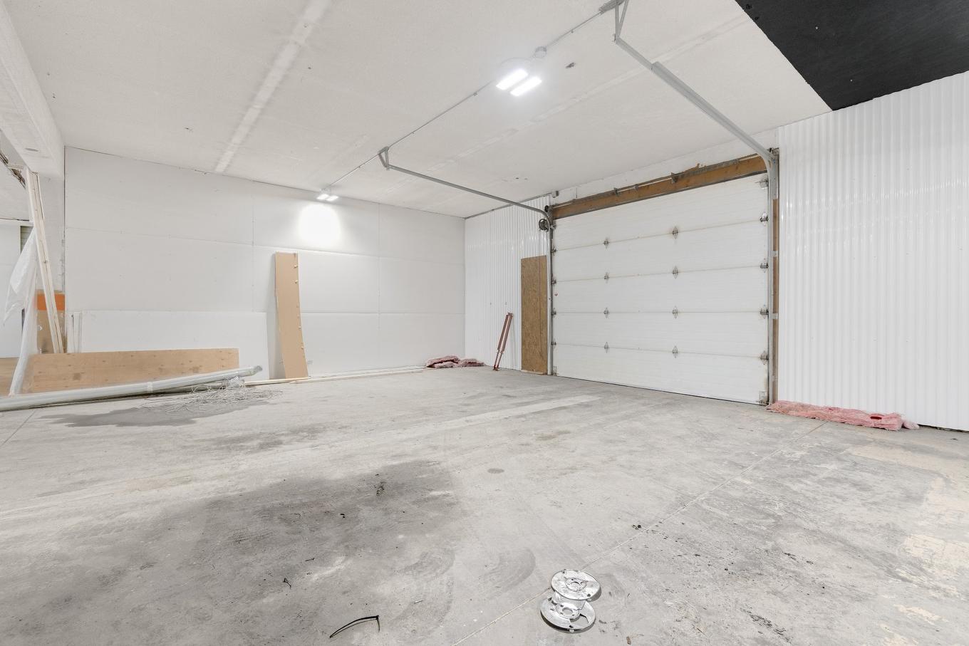 Interior - A-70 - 72 Rue Principale, Saint-François-Xavier-De-Brompton, QC - Indoor Photo Showing Garage