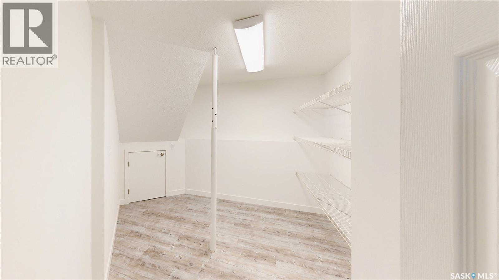 5006 Wascana Vista Court, Regina, SK - Indoor