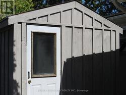 shed 10' x 9 -