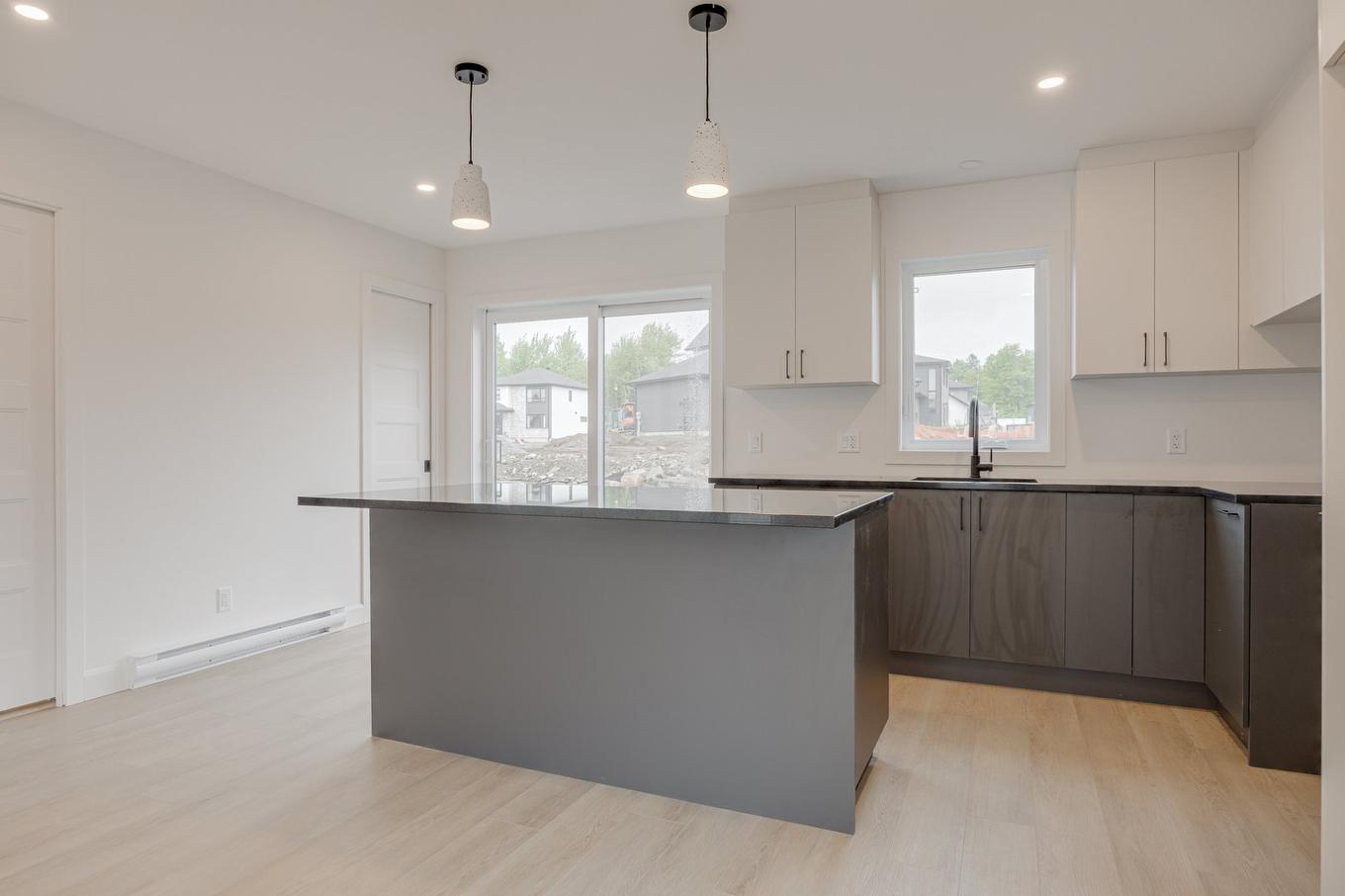 Kitchen - 497 Rue De L'Avernet, Québec (Beauport), QC - Indoor Photo Showing Kitchen With Upgraded Kitchen