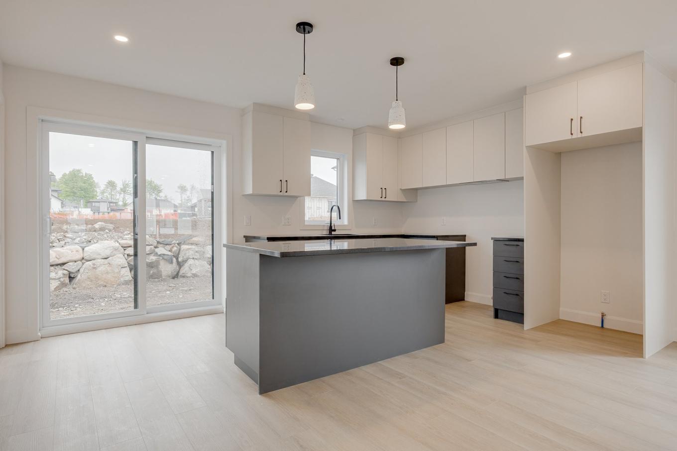 Kitchen - 497 Rue De L'Avernet, Québec (Beauport), QC - Indoor Photo Showing Kitchen With Upgraded Kitchen