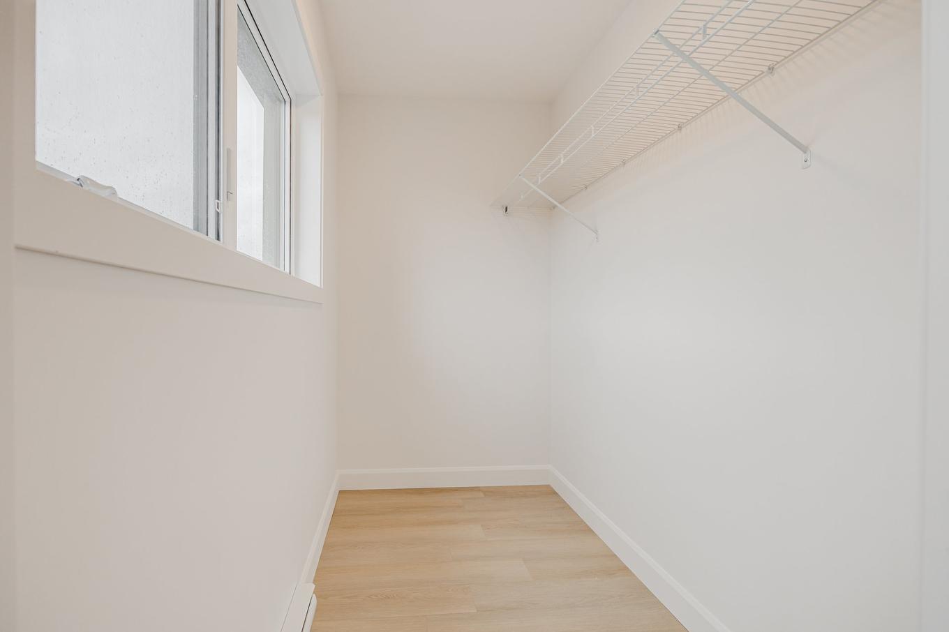 Walk-in closet - 497 Rue De L'Avernet, Québec (Beauport), QC - Indoor