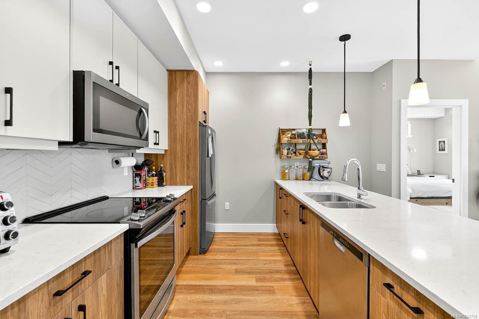 302-700 Yew Wood Rd, Tofino, BC - Indoor Photo Showing Kitchen With Double Sink With Upgraded Kitchen