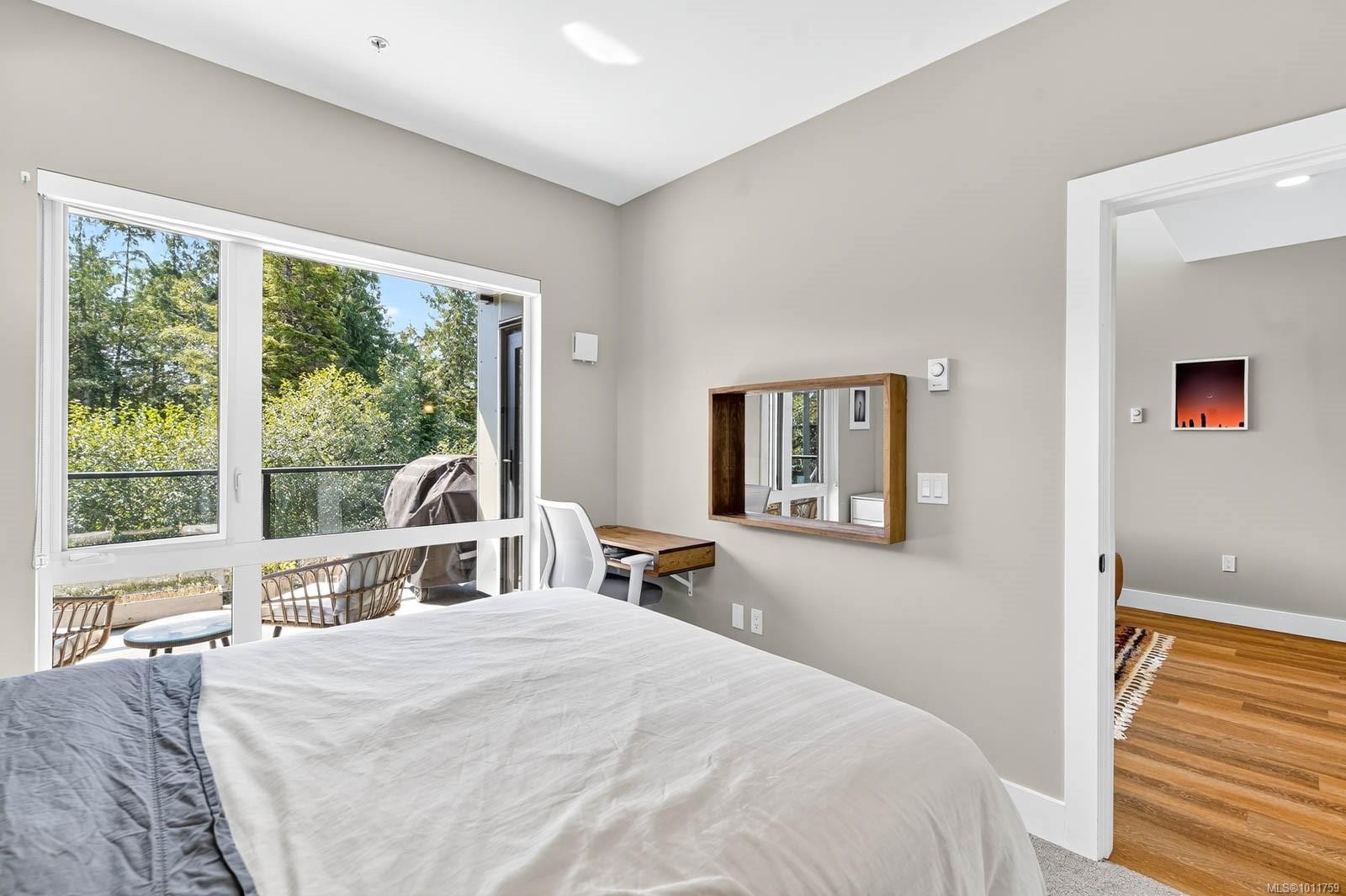 302-700 Yew Wood Rd, Tofino, BC - Indoor Photo Showing Bedroom