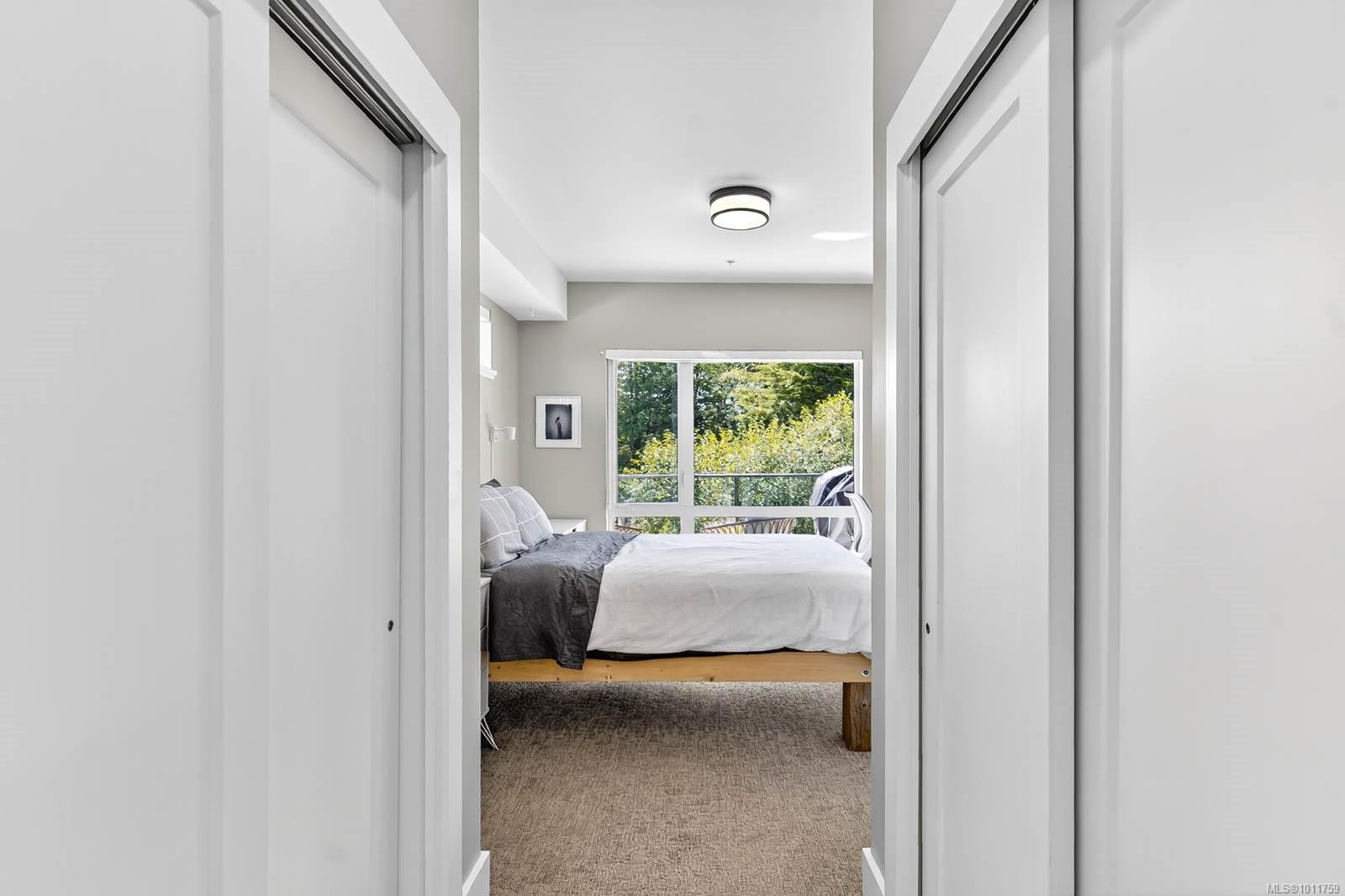 302-700 Yew Wood Rd, Tofino, BC - Indoor Photo Showing Bedroom