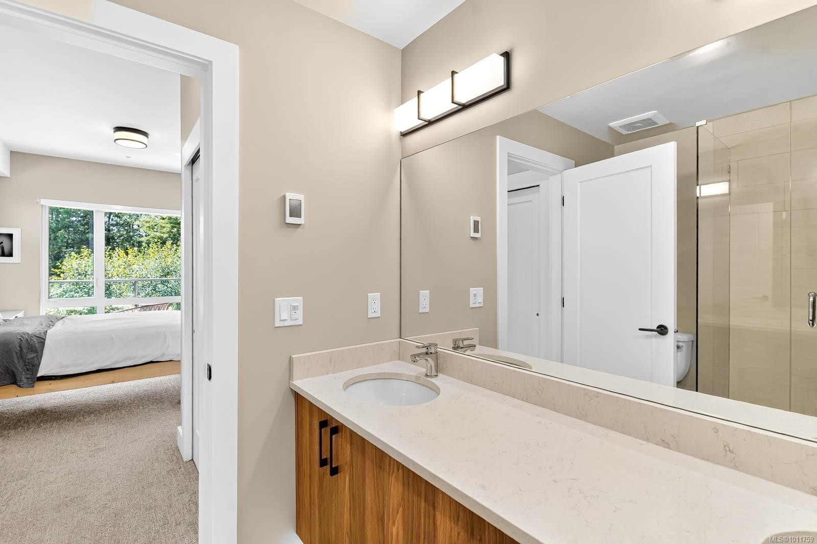 302-700 Yew Wood Rd, Tofino, BC - Indoor Photo Showing Bathroom