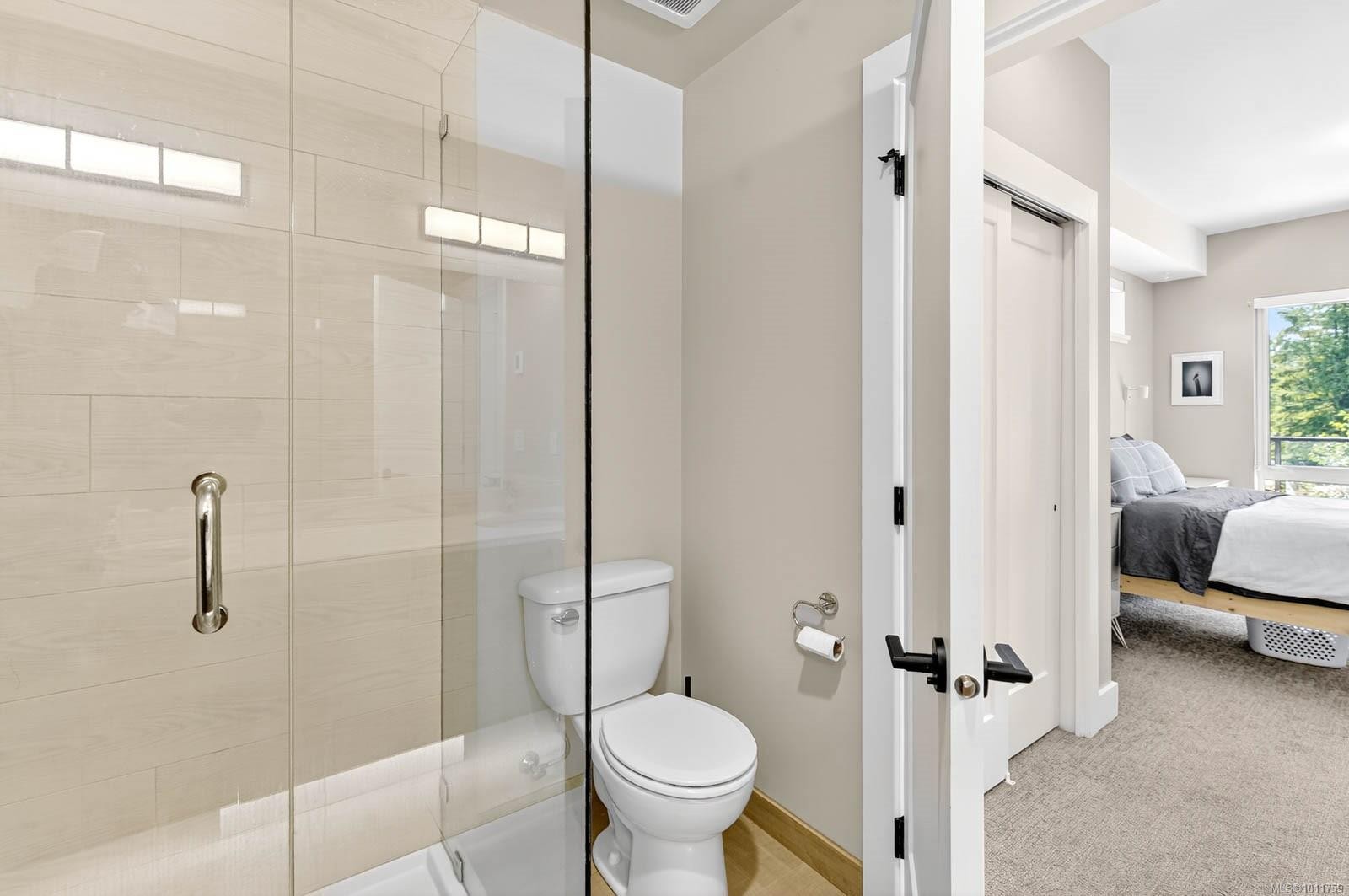 302-700 Yew Wood Rd, Tofino, BC - Indoor Photo Showing Bathroom