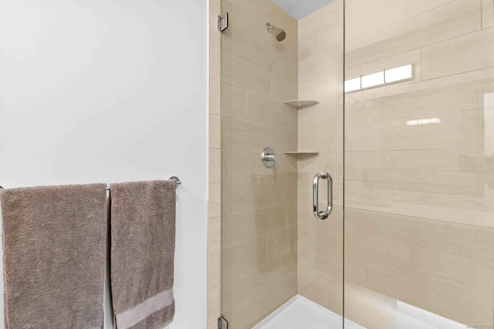 302-700 Yew Wood Rd, Tofino, BC - Indoor Photo Showing Bathroom