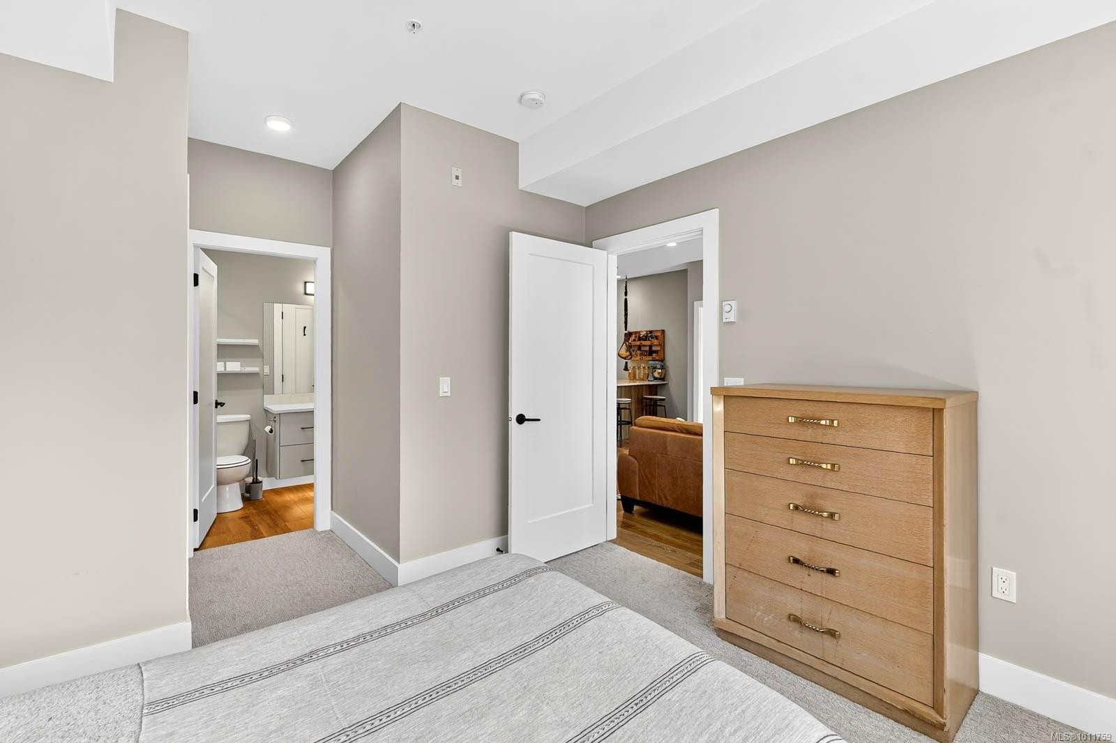 302-700 Yew Wood Rd, Tofino, BC - Indoor Photo Showing Other Room