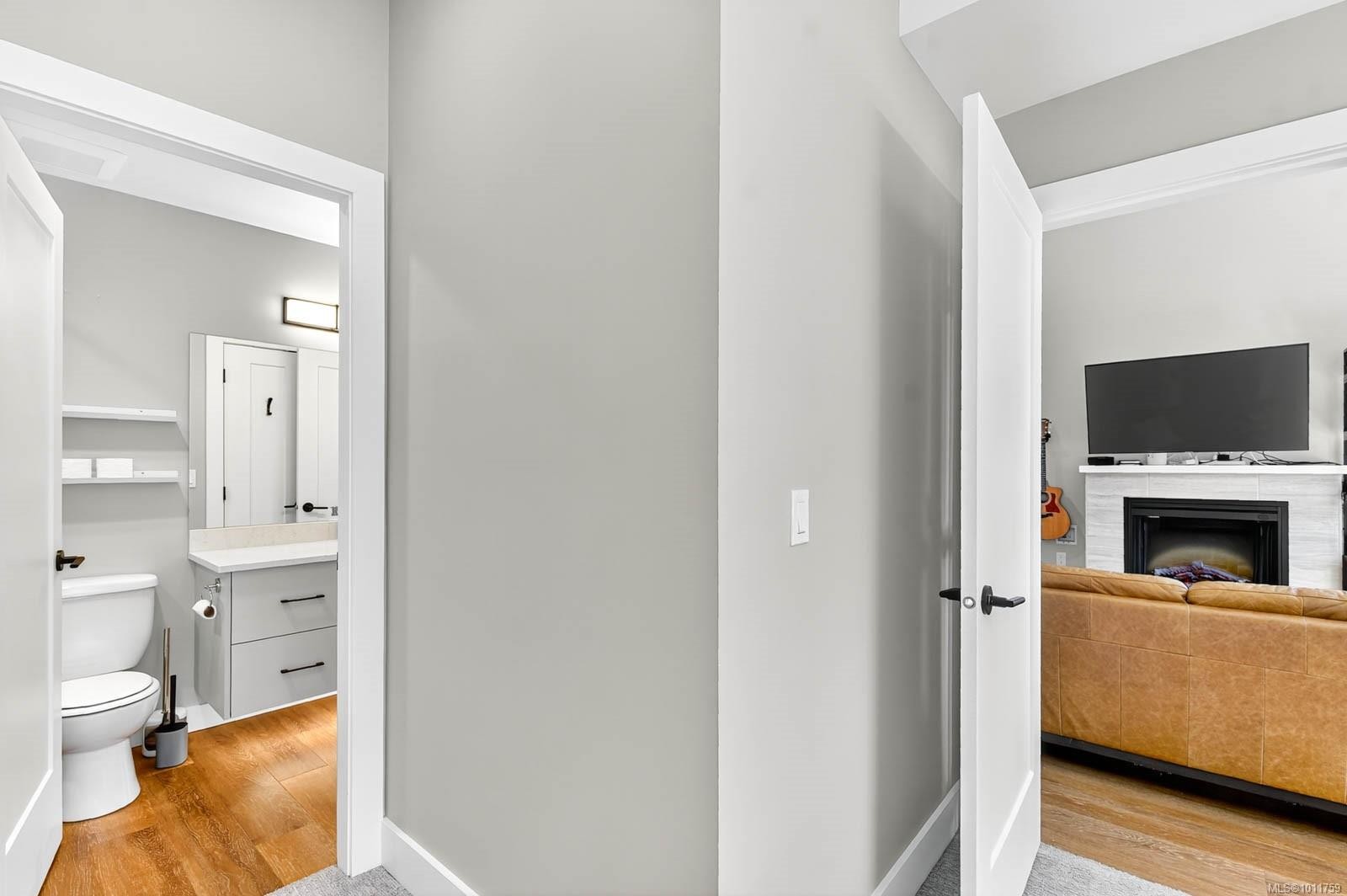 302-700 Yew Wood Rd, Tofino, BC - Indoor Photo Showing Other Room