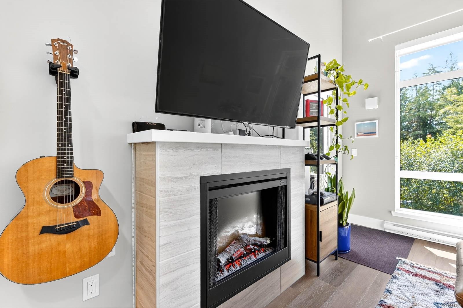 302-700 Yew Wood Rd, Tofino, BC - Indoor Photo Showing Living Room With Fireplace