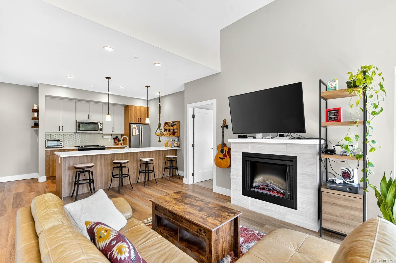 302-700 Yew Wood Rd, Tofino, BC - Indoor Photo Showing Living Room With Fireplace
