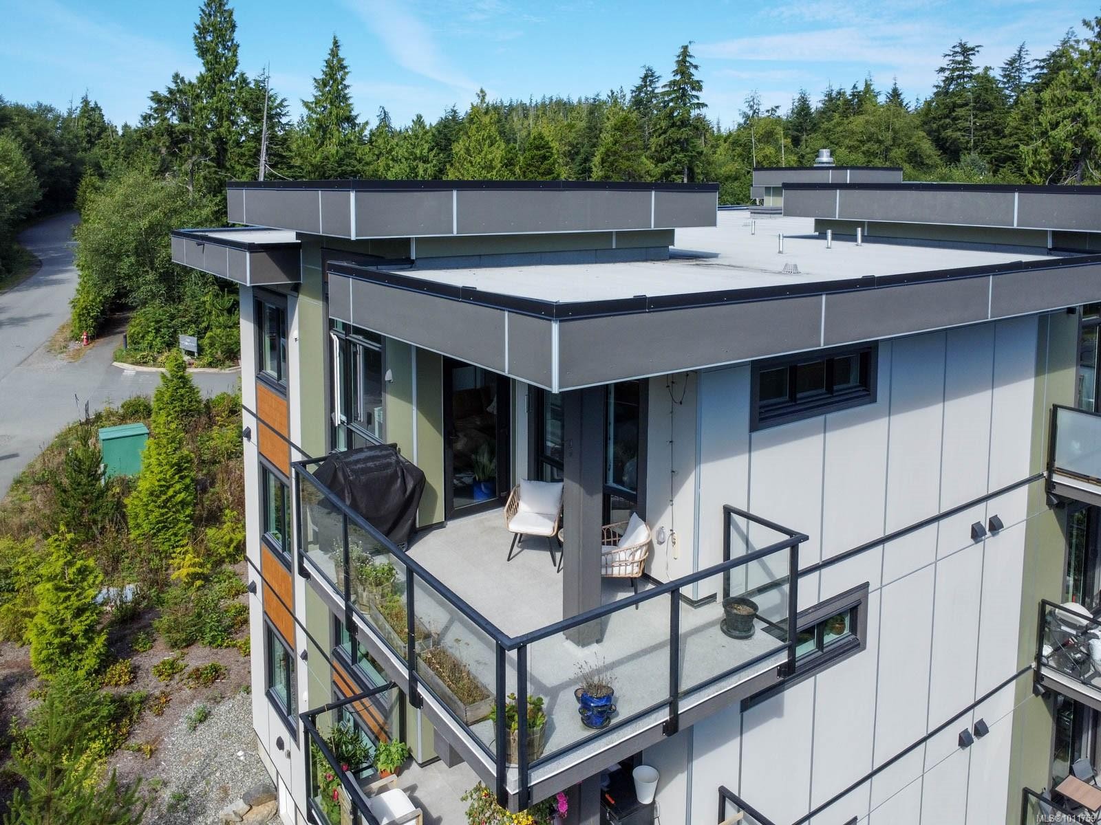 302-700 Yew Wood Rd, Tofino, BC - Outdoor