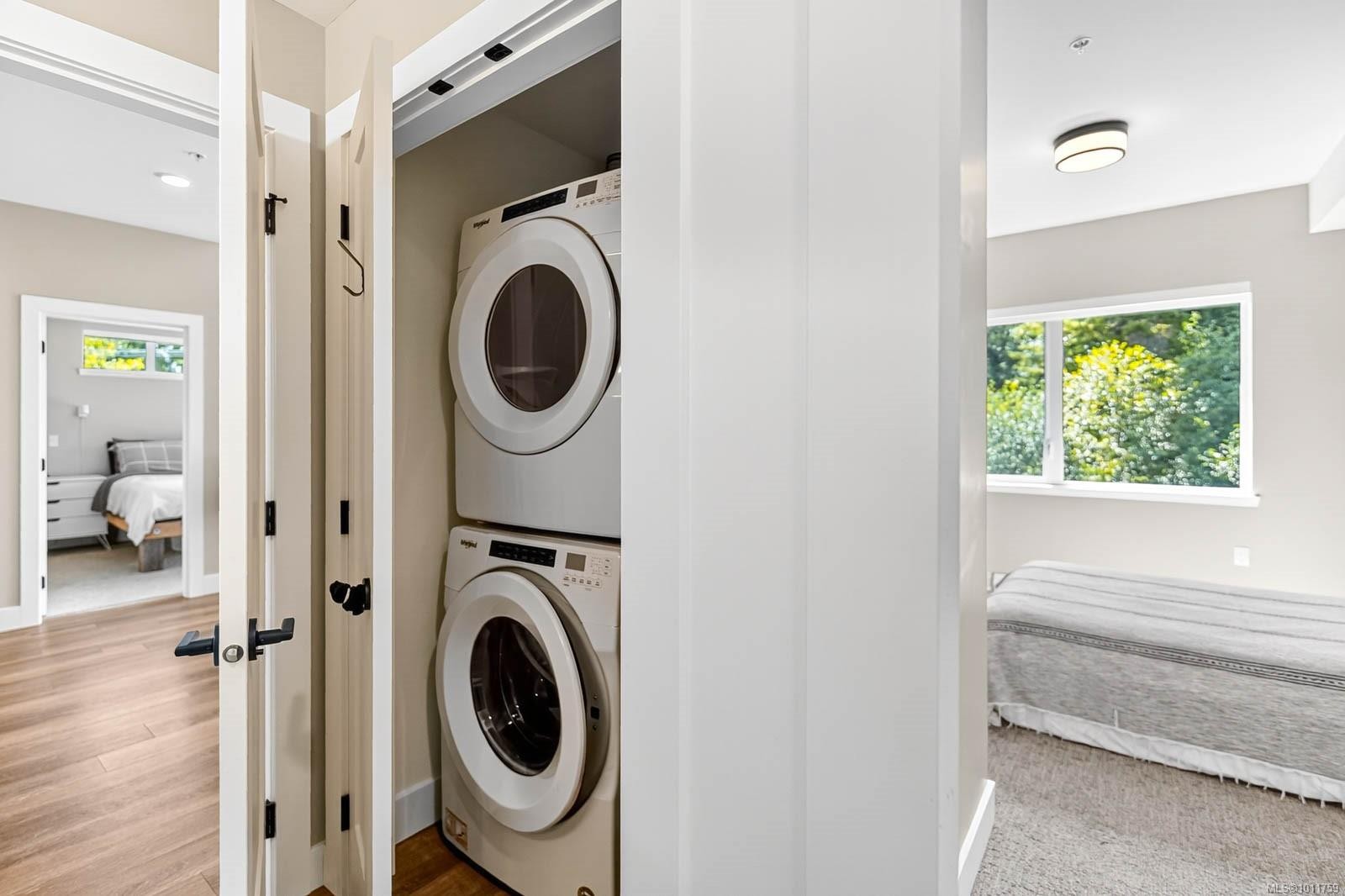 302-700 Yew Wood Rd, Tofino, BC - Indoor Photo Showing Laundry Room