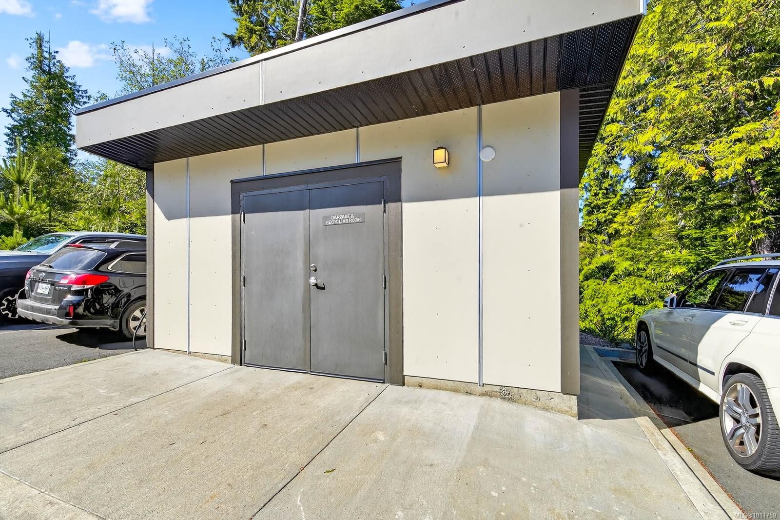 302-700 Yew Wood Rd, Tofino, BC - Outdoor With Exterior