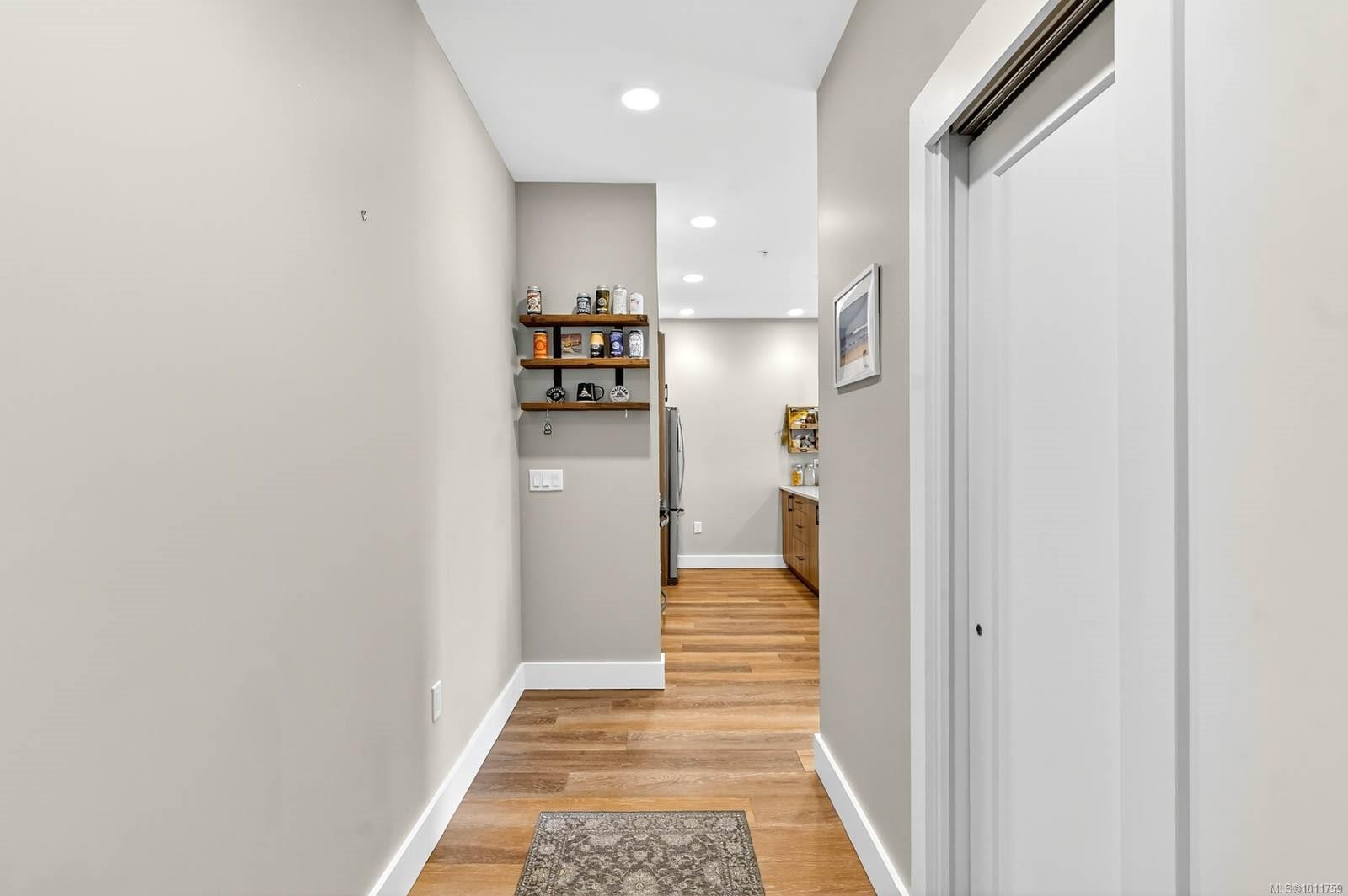 302-700 Yew Wood Rd, Tofino, BC - Indoor Photo Showing Other Room