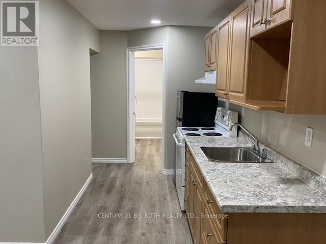 194 Dunlop Street E, Barrie, ON - Indoor Photo Showing Kitchen