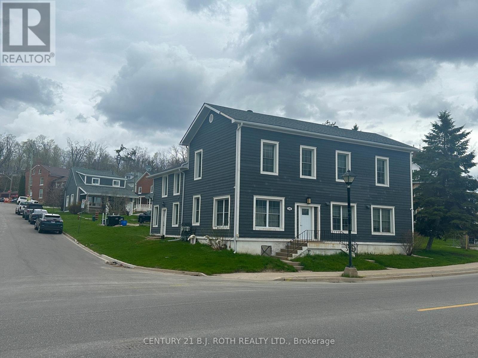 194 Dunlop Street E, Barrie, ON - Outdoor With Facade