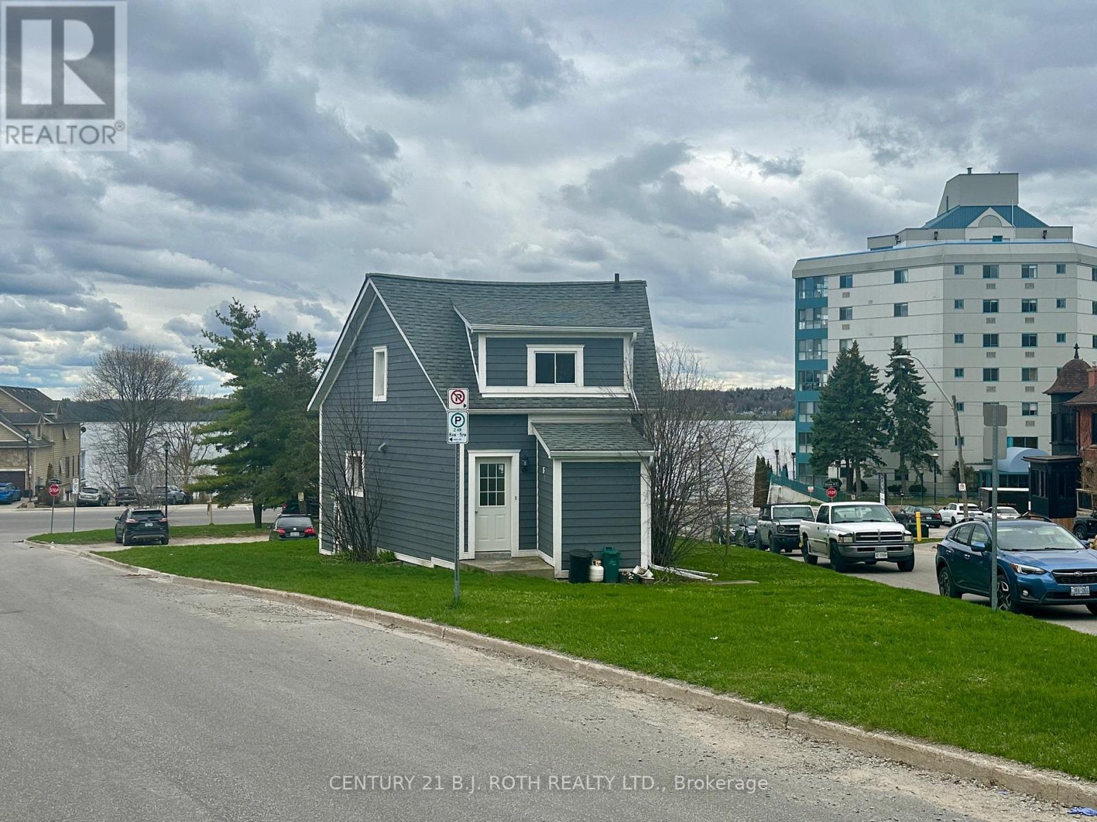 194 Dunlop Street E, Barrie, ON - Outdoor With Facade
