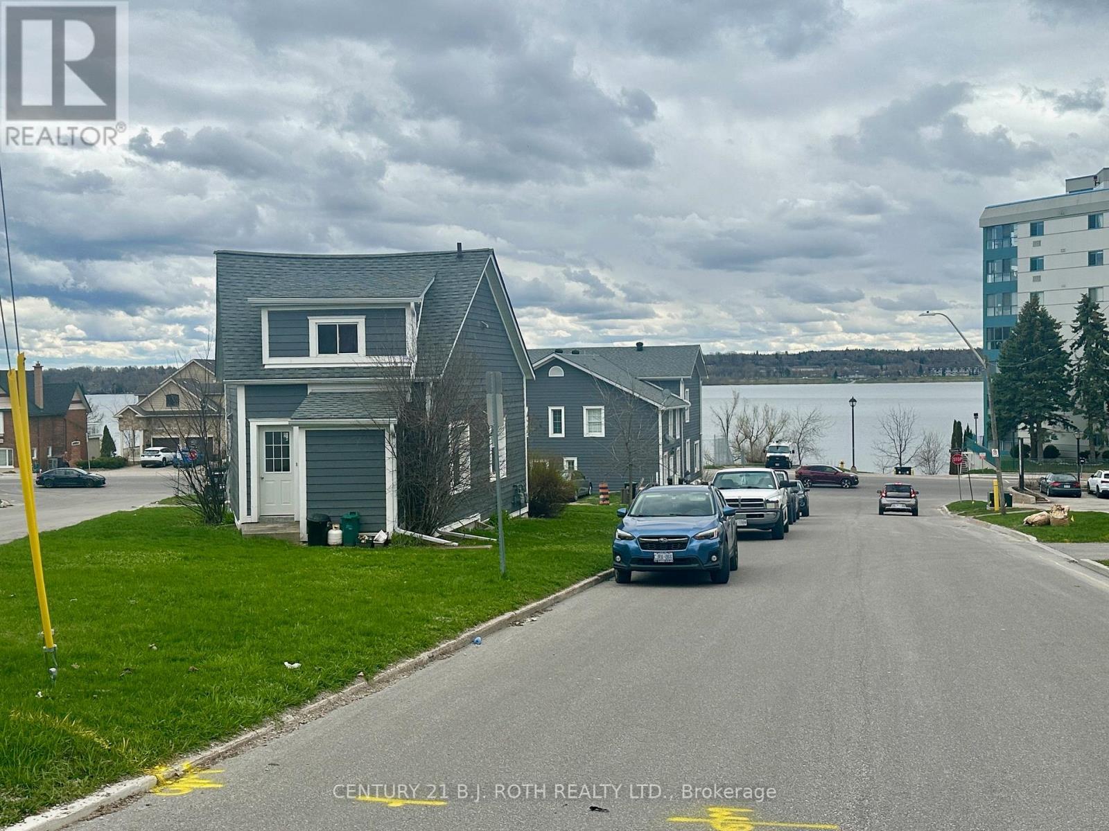 194 Dunlop Street E, Barrie, ON - Outdoor
