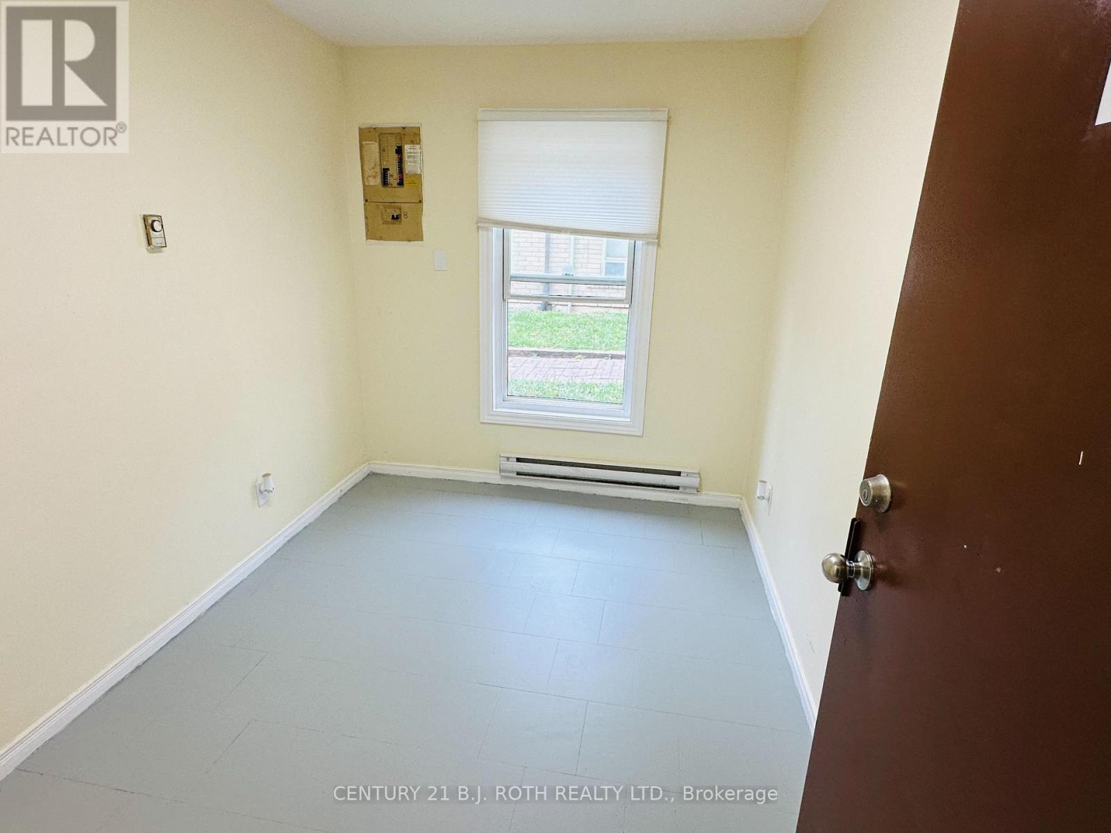 24 North Street N, Barrie, ON - Indoor Photo Showing Other Room