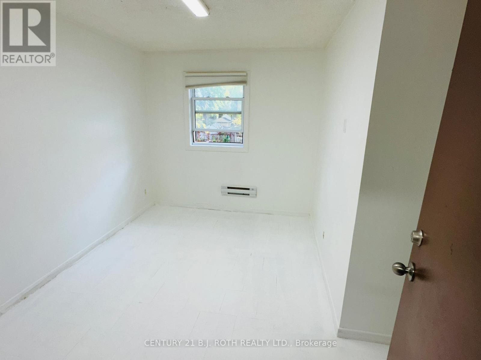 24 North Street N, Barrie, ON - Indoor Photo Showing Other Room