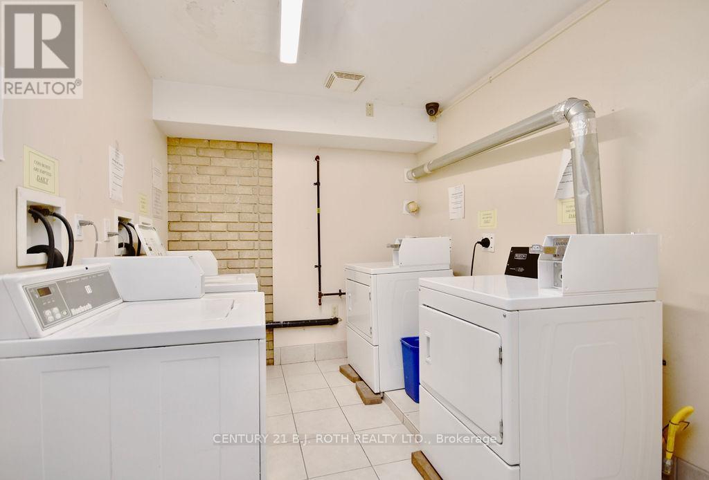 24 North Street N, Barrie, ON - Indoor Photo Showing Laundry Room