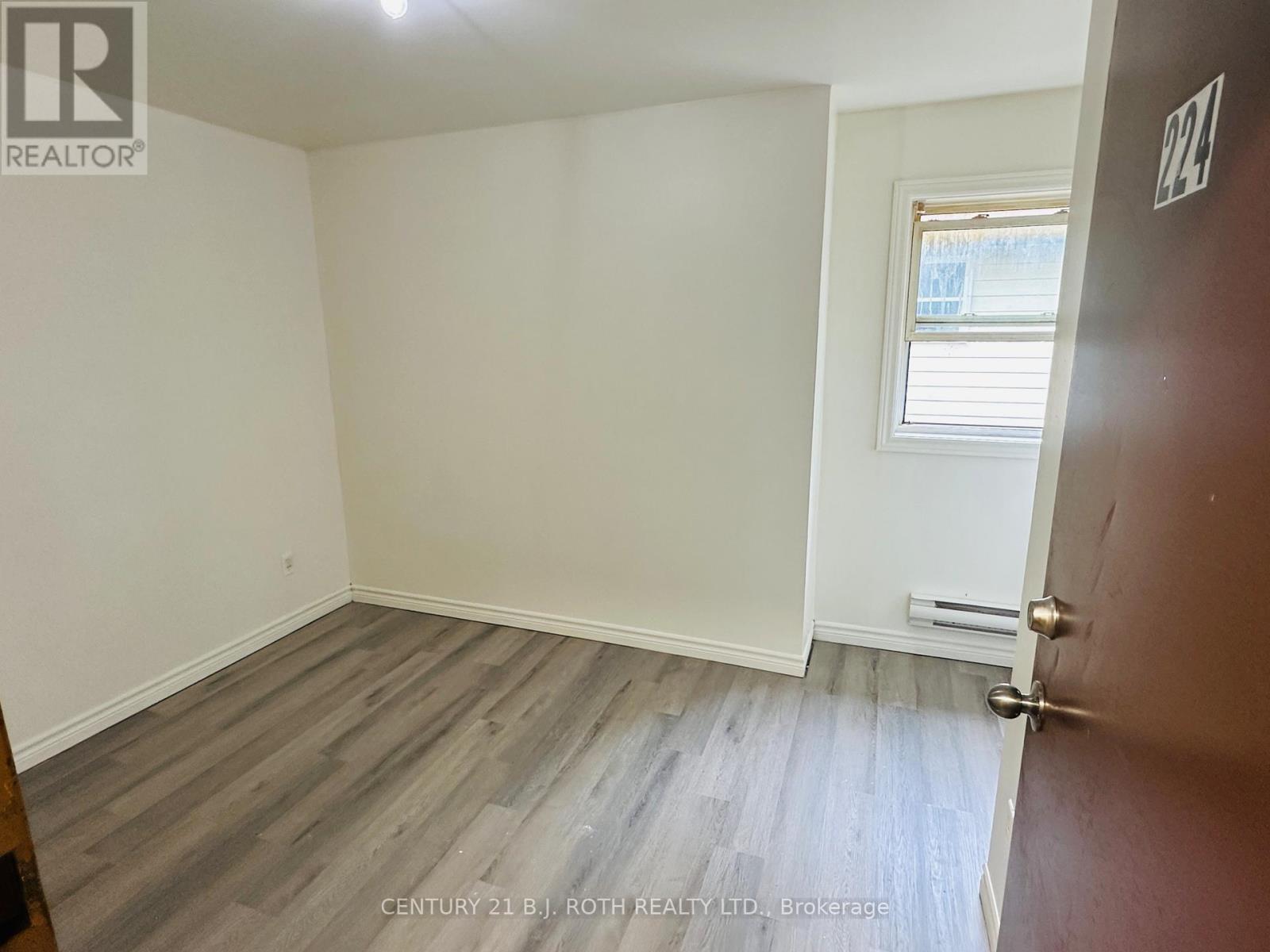 24 North Street N, Barrie, ON - Indoor Photo Showing Other Room