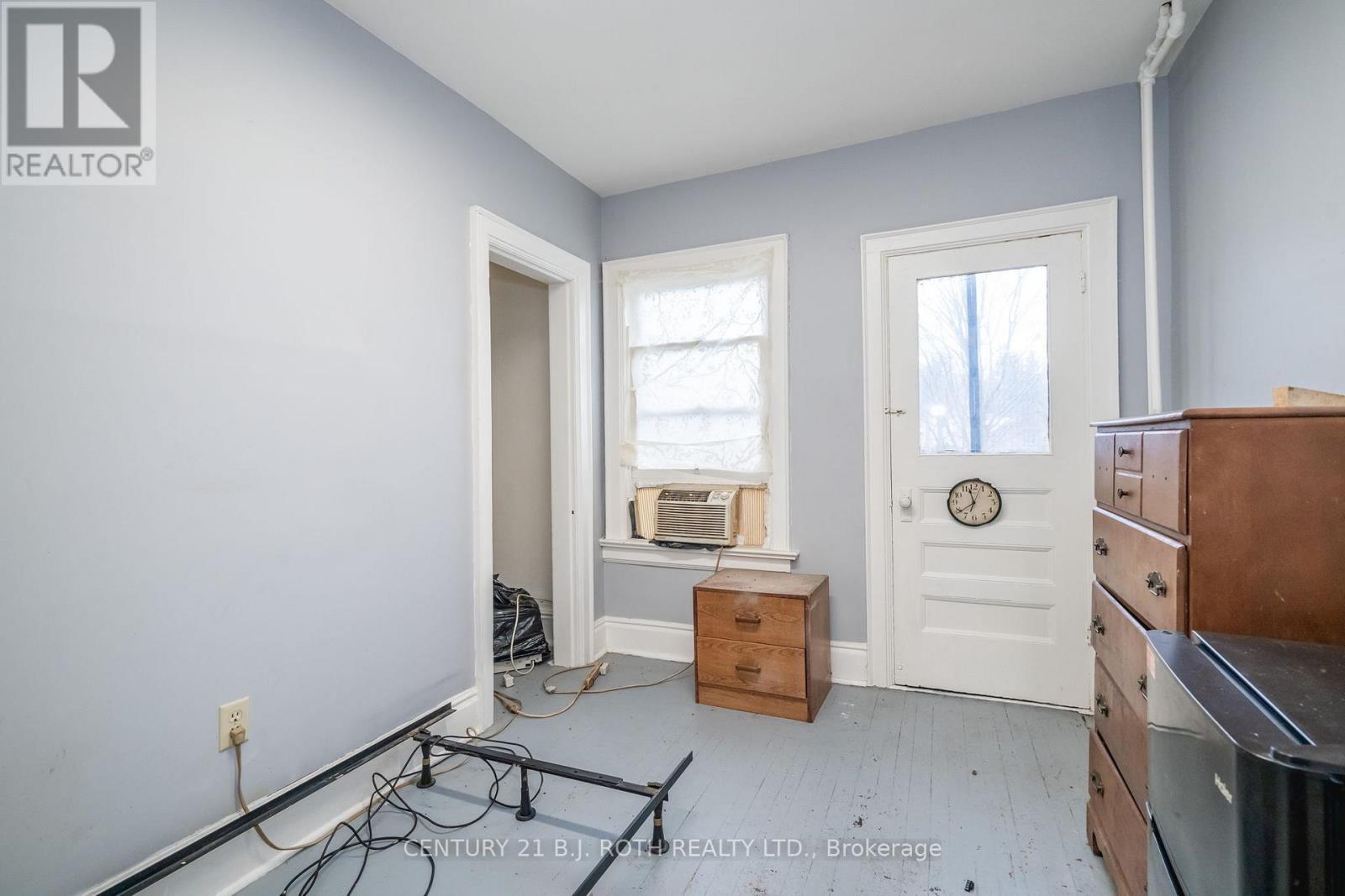 63 Mcdonald Street, Barrie, ON - Indoor