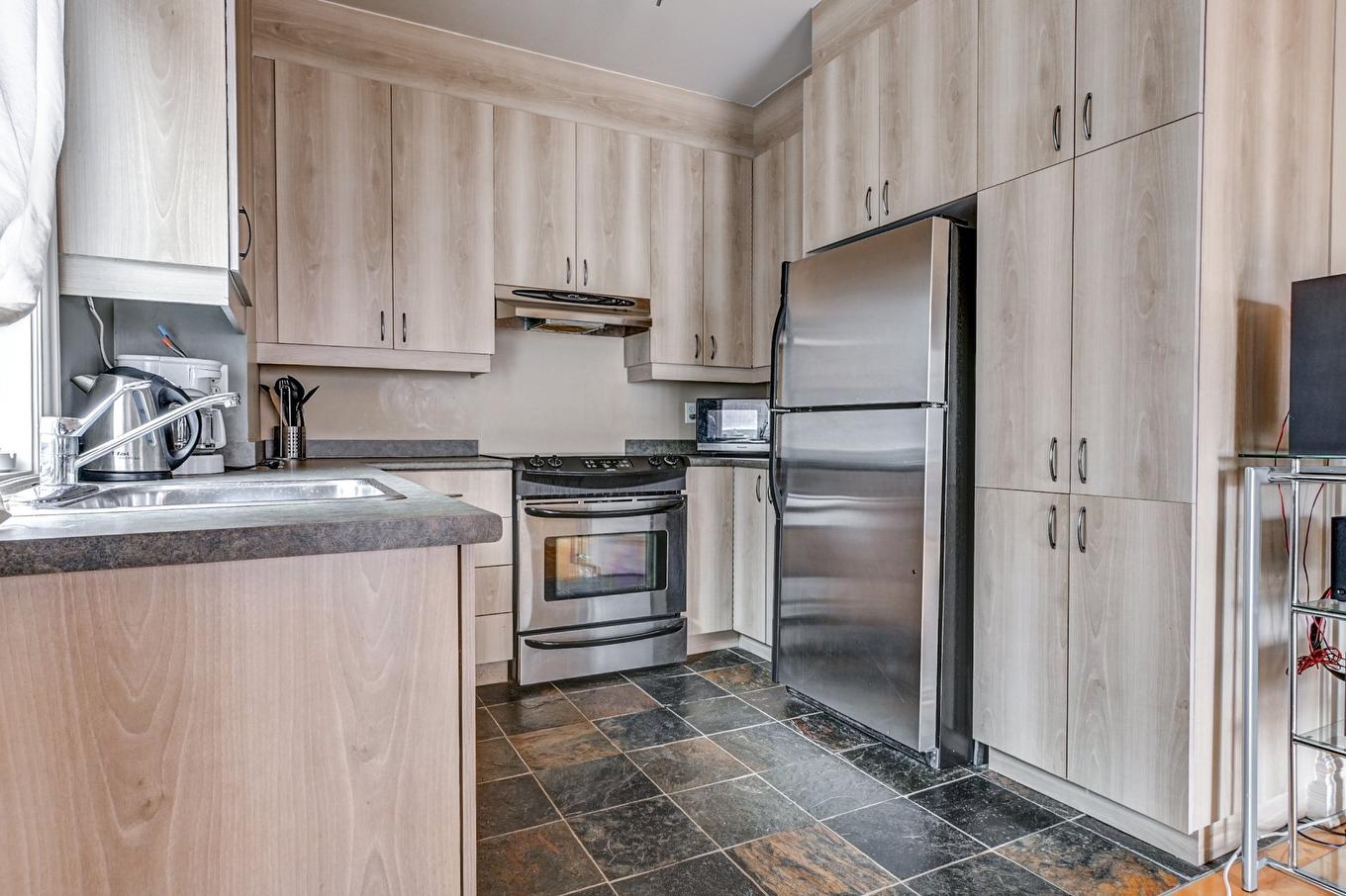 Cuisine - 683 Rue St-Timothée, Montréal (Ville-Marie), QC - Indoor Photo Showing Kitchen