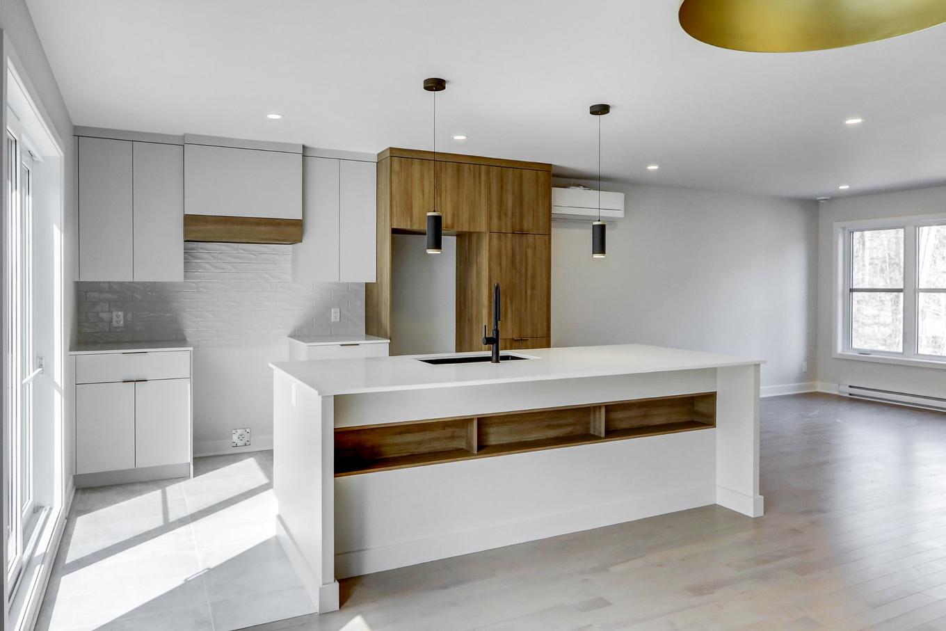 Cuisine - 118 Ch. Des Quatorze-Îles, Saint-Hippolyte, QC - Indoor Photo Showing Kitchen