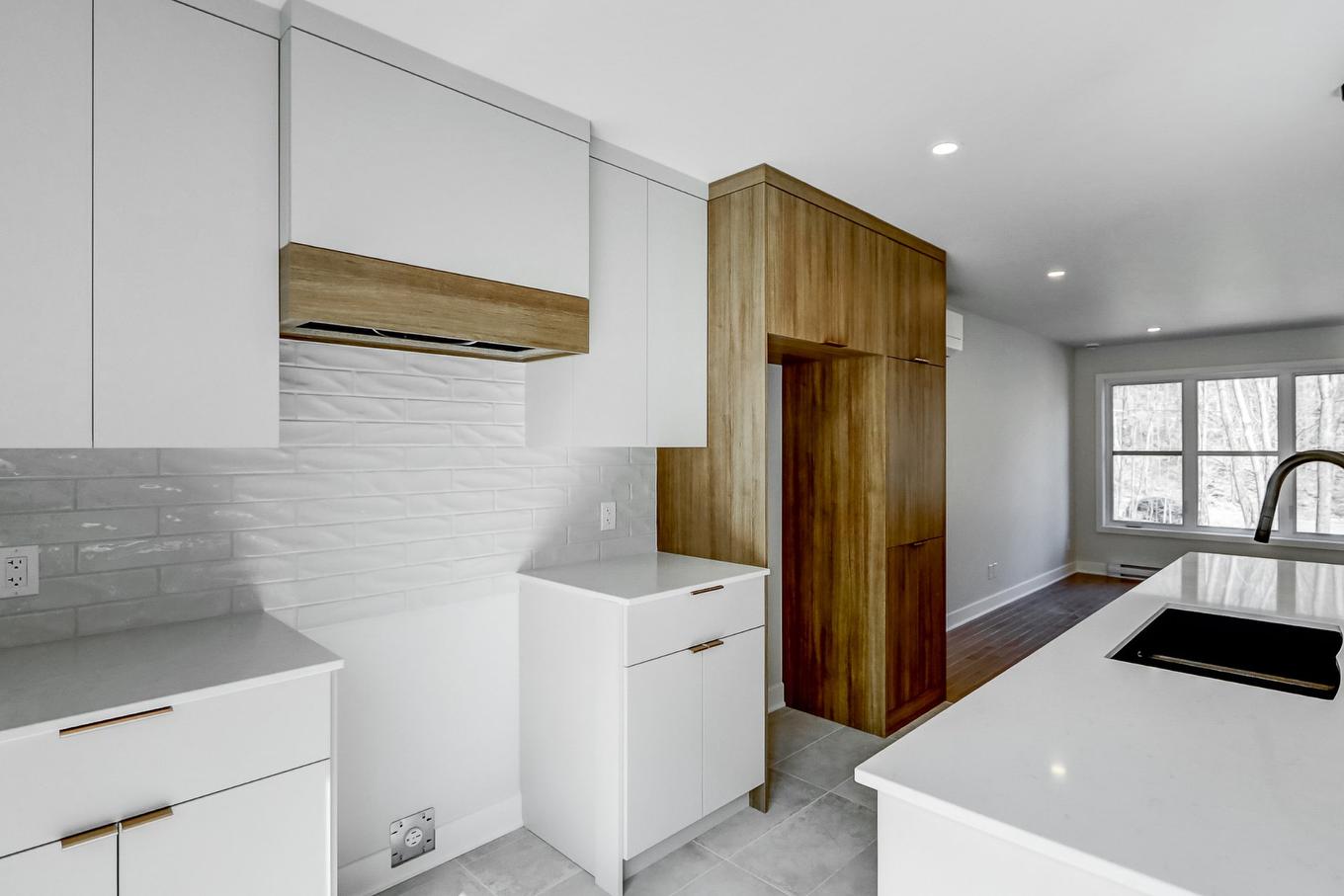 Cuisine - 118 Ch. Des Quatorze-Îles, Saint-Hippolyte, QC - Indoor Photo Showing Kitchen