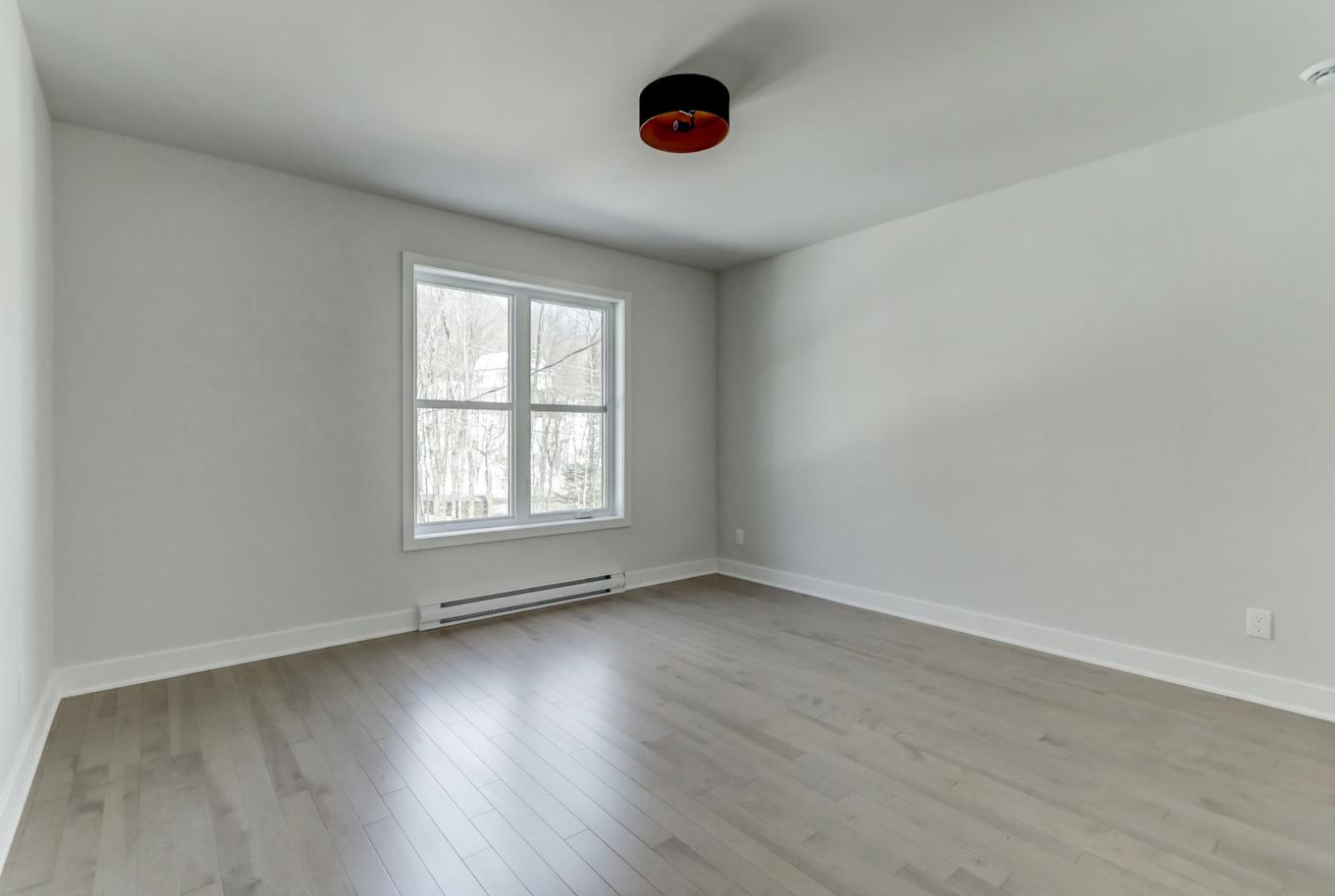 Chambre à coucher principale - 118 Ch. Des Quatorze-Îles, Saint-Hippolyte, QC - Indoor Photo Showing Other Room
