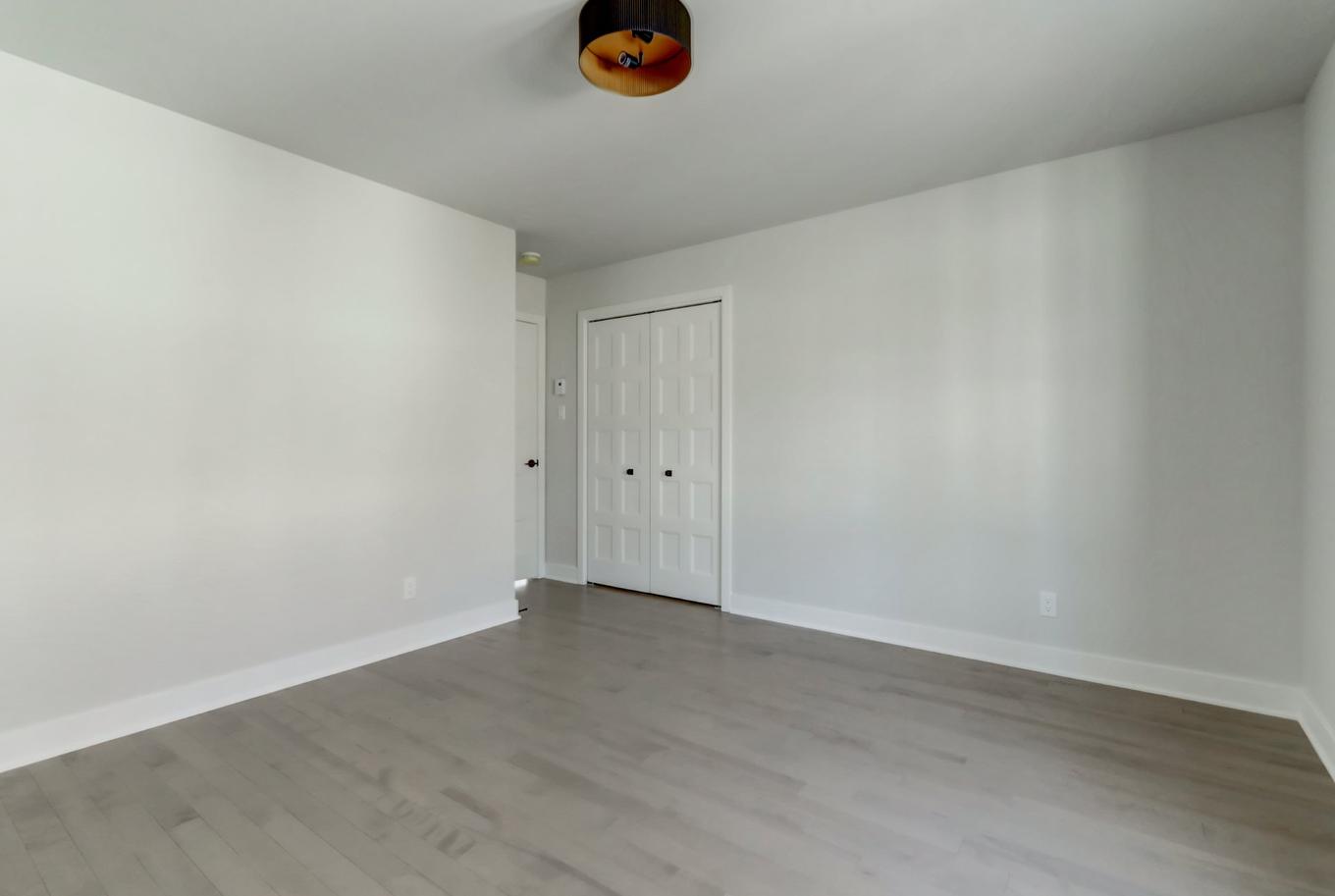 Chambre à coucher principale - 118 Ch. Des Quatorze-Îles, Saint-Hippolyte, QC - Indoor Photo Showing Other Room