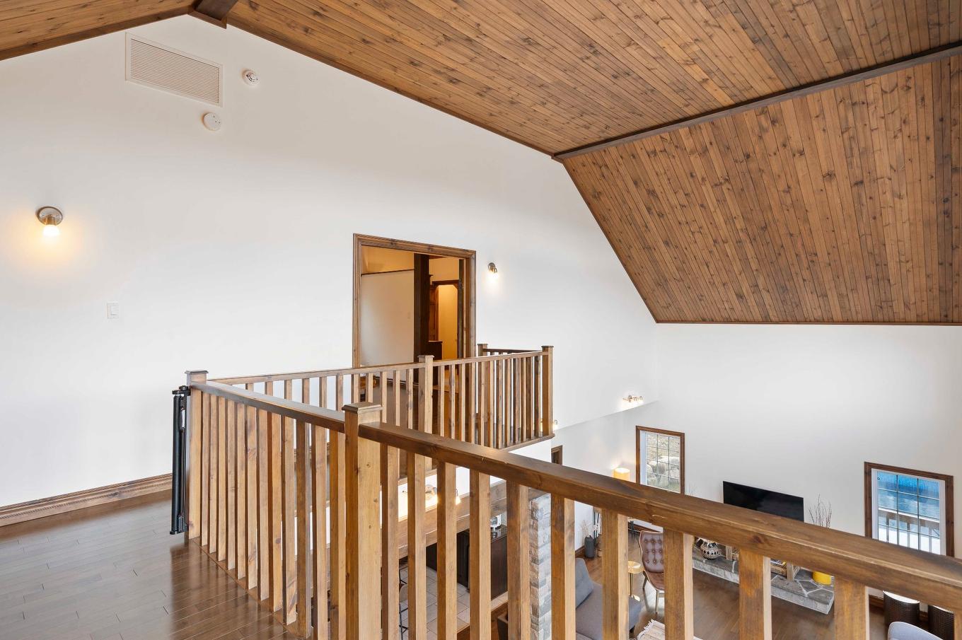 Autre - 132 Ch. Du Domaine-Pépin, Amherst, QC - Indoor Photo Showing Other Room