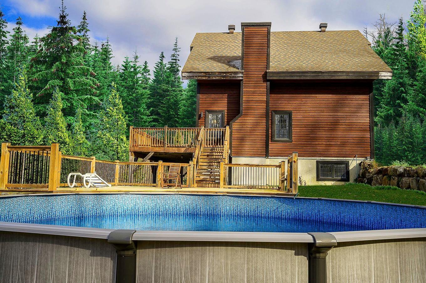 Vue d'ensemble - 132 Ch. Du Domaine-Pépin, Amherst, QC - Outdoor With Above Ground Pool