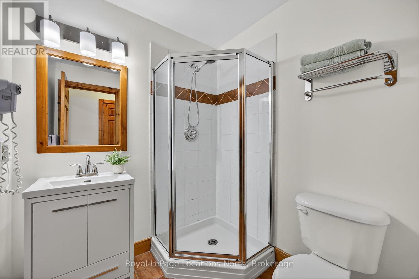 121 - 170 Snowbridge Way, Blue Mountains, ON - Indoor Photo Showing Bathroom