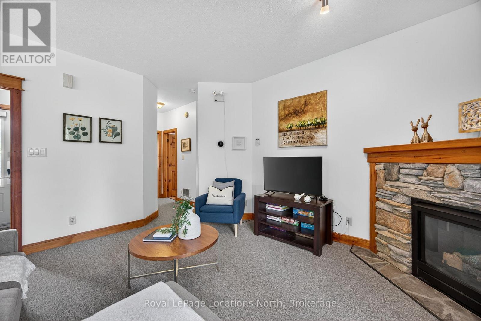 121 - 170 Snowbridge Way, Blue Mountains, ON - Indoor Photo Showing Living Room With Fireplace