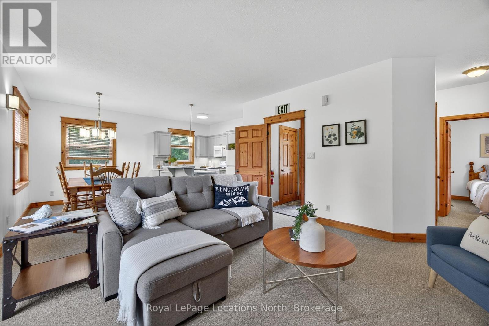 121 - 170 Snowbridge Way, Blue Mountains, ON - Indoor Photo Showing Living Room