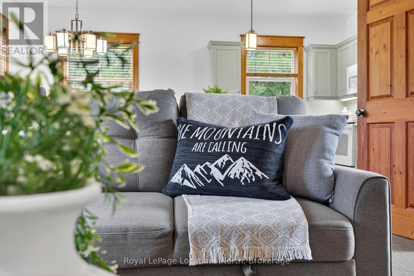 121 - 170 Snowbridge Way, Blue Mountains, ON - Indoor Photo Showing Bedroom