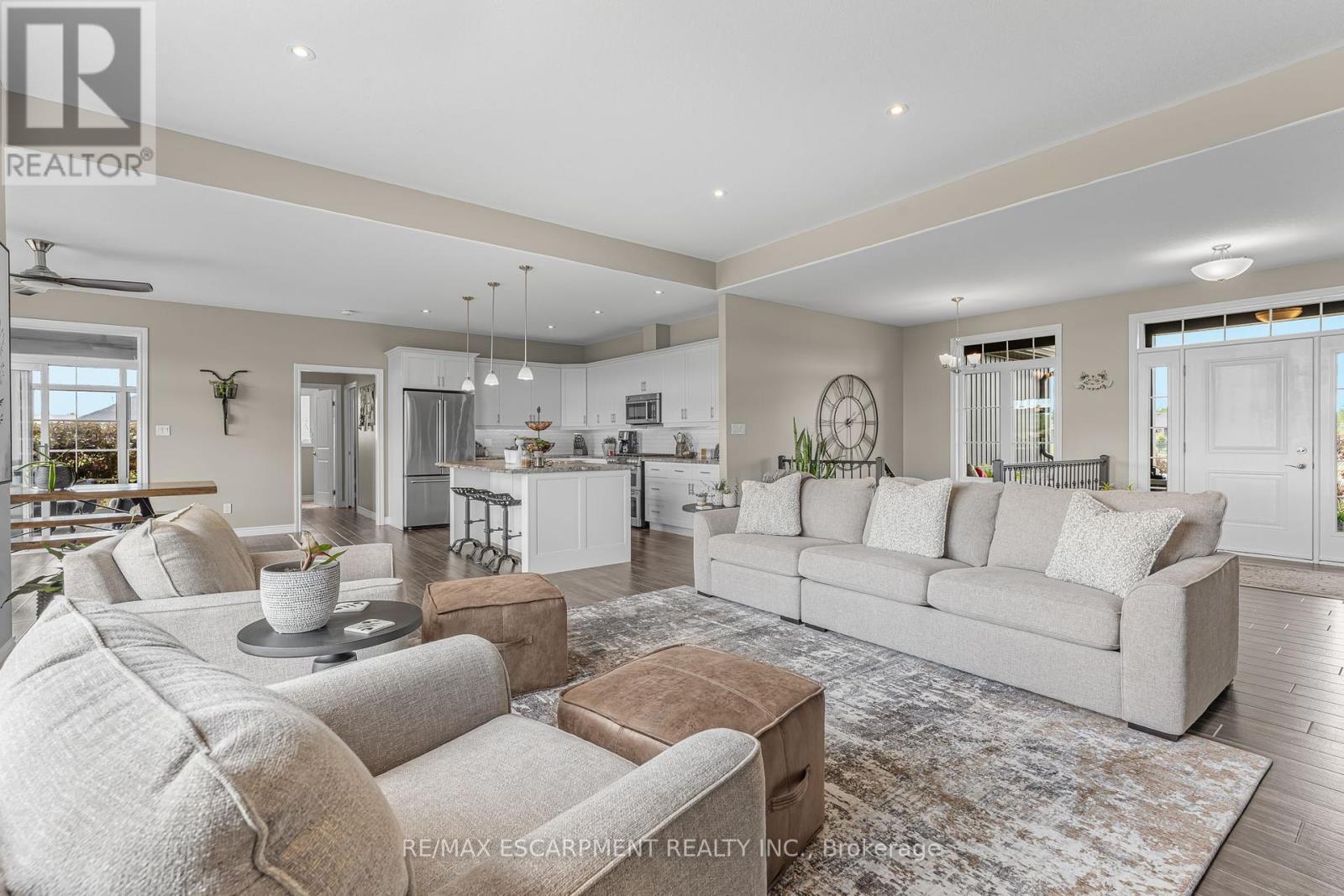 3 Silverthorne Court, Haldimand, ON - Indoor Photo Showing Living Room