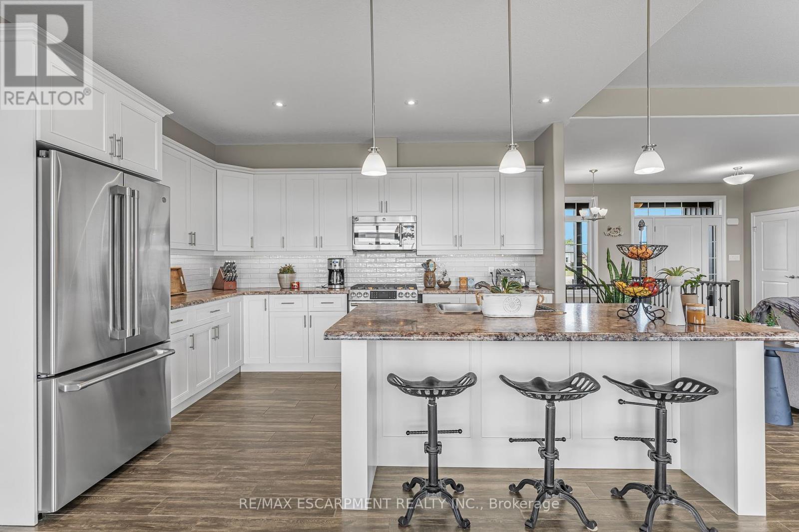 3 Silverthorne Court, Haldimand, ON - Indoor Photo Showing Kitchen With Stainless Steel Kitchen With Upgraded Kitchen