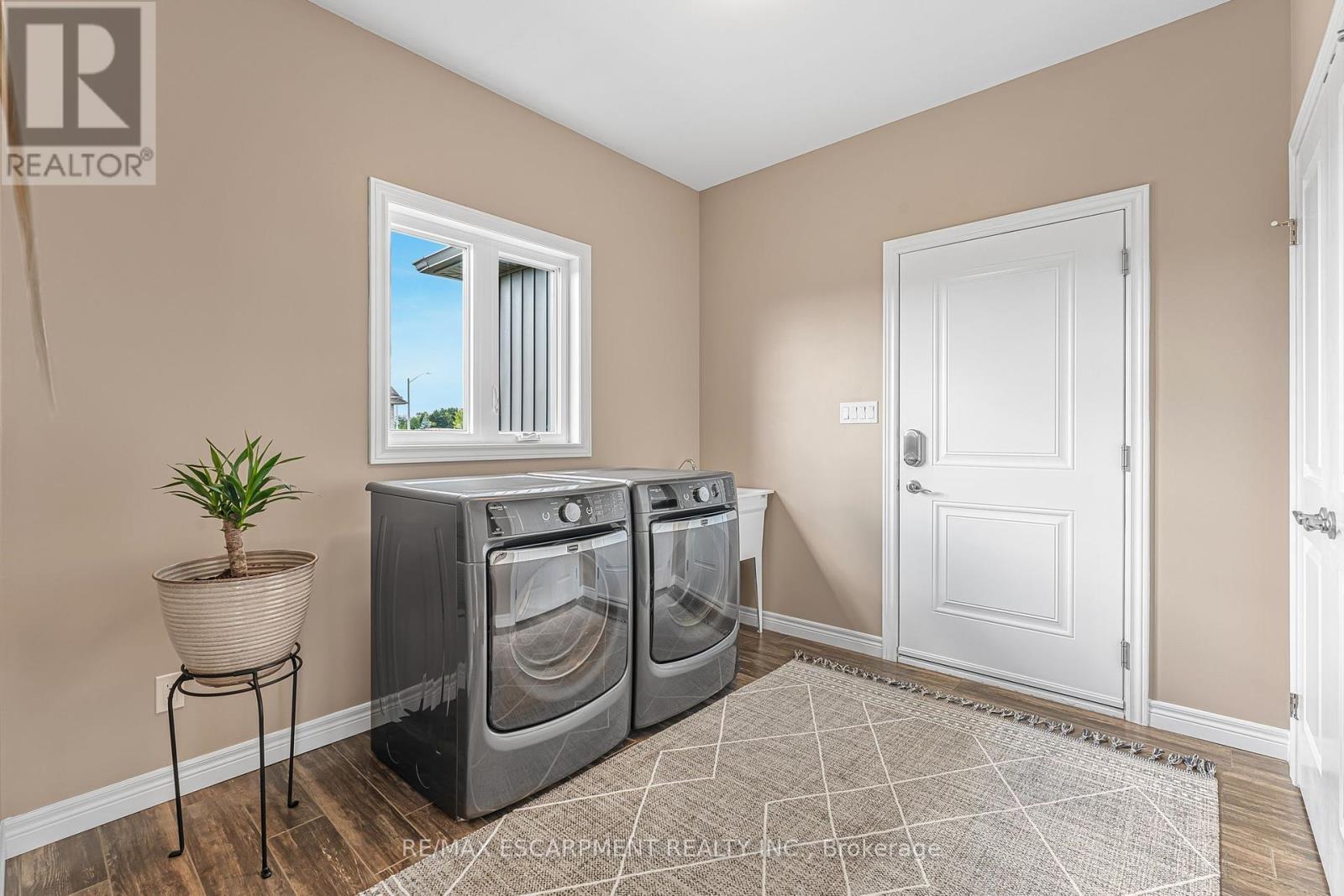 3 Silverthorne Court, Haldimand, ON - Indoor Photo Showing Laundry Room