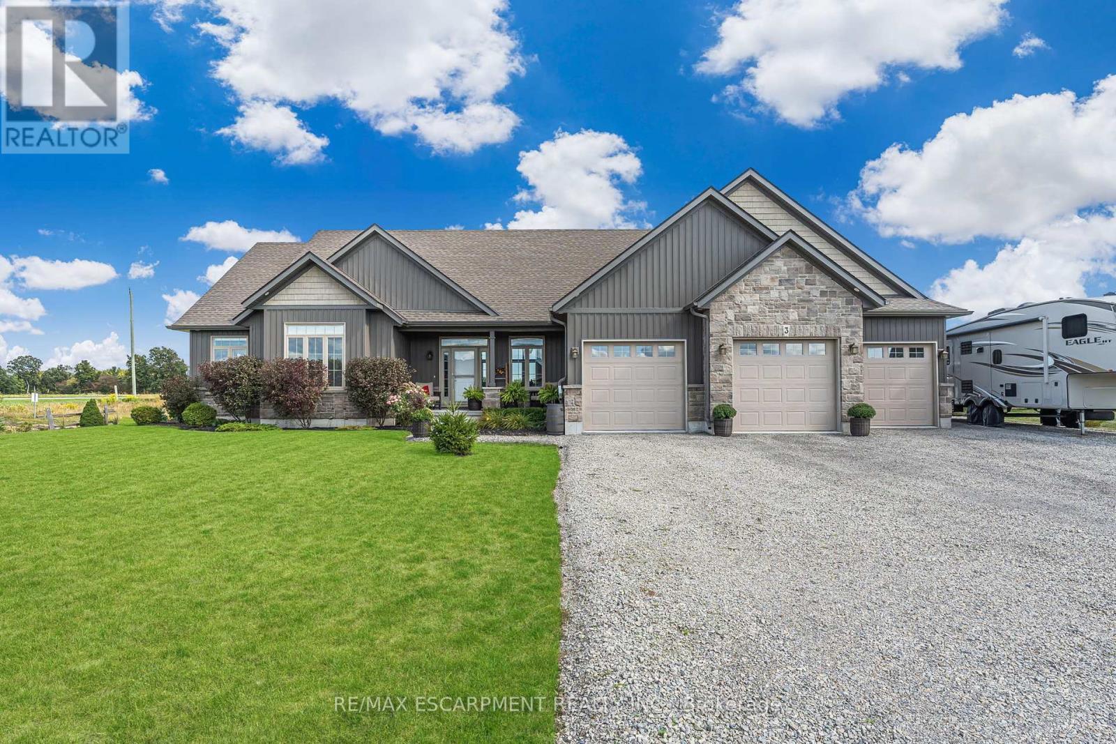 3 Silverthorne Court, Haldimand, ON - Outdoor With Facade