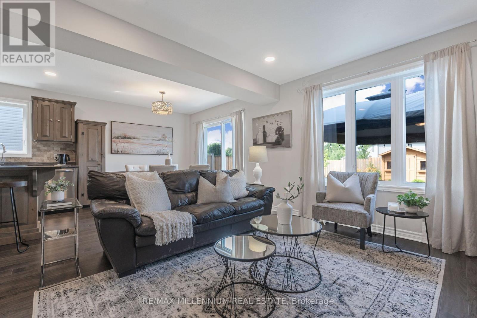 365 Beech Street, Lucan Biddulph, ON - Indoor Photo Showing Living Room